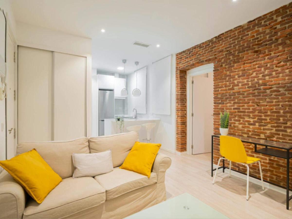 2 Bedroom Flat In La Latina-Carn Madrid Exterior foto