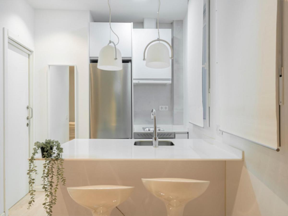 2 Bedroom Flat In La Latina-Carn Madrid Exterior foto